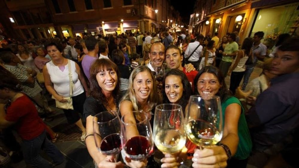 "Two fingers of white wine" Venetian tradition on August the first